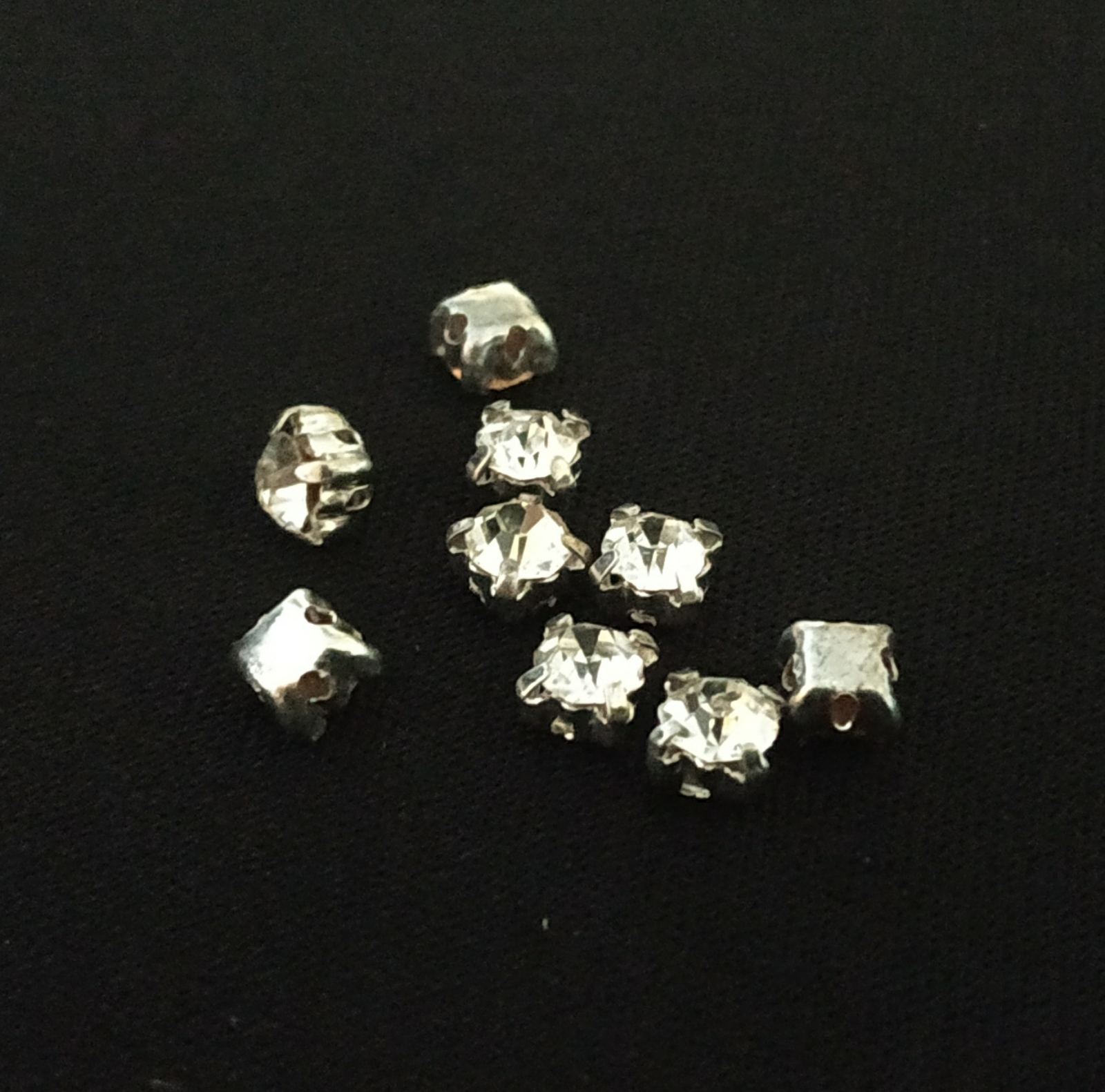 Стразы пришивные NIKEL белый камень №18 (4мм), шт. Стразы пришивные