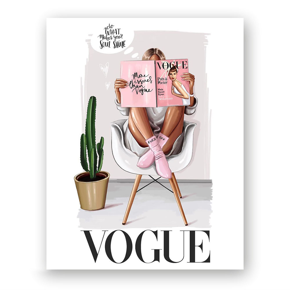 Аппликация пришивная Девушка на кресле VOGUE, 18*23см, розовая /алтас/, шт. Аппликации Пришивные Постер