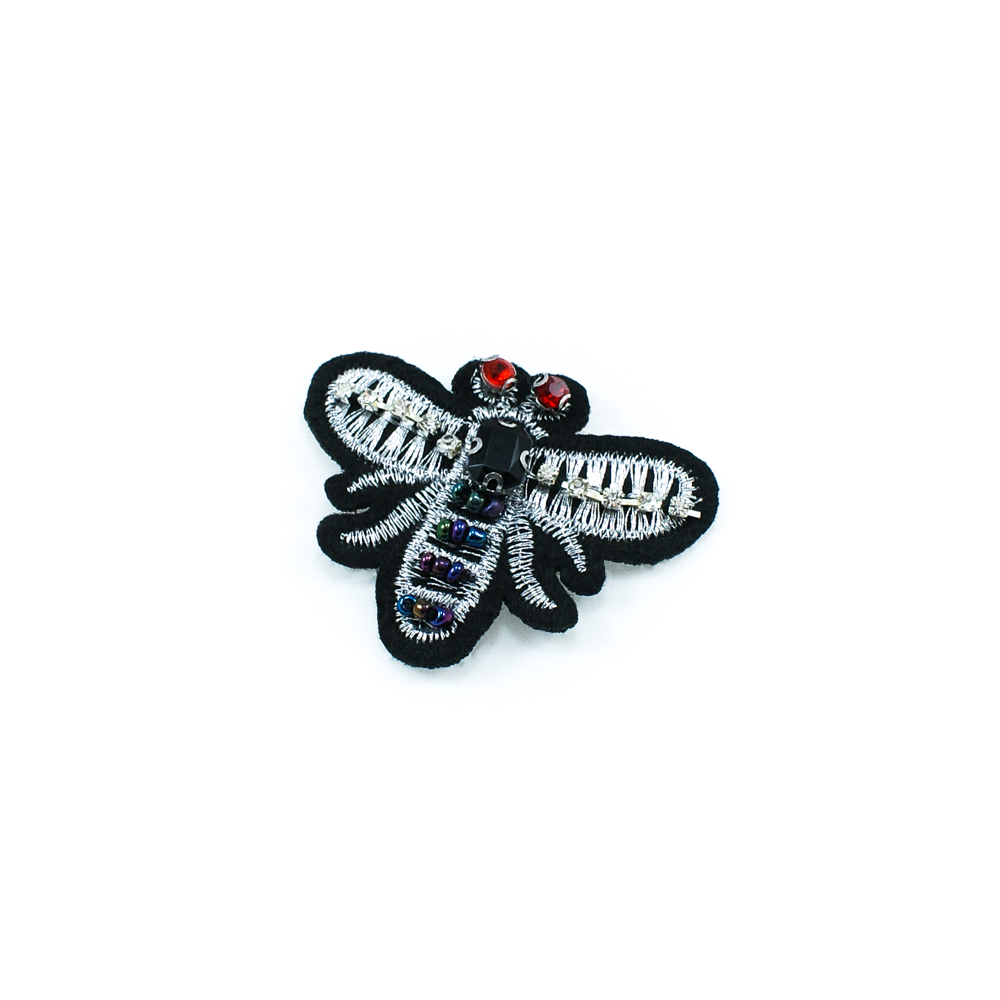 Аппликация пришивная бисер Муха черно-серебряная 5*4см черный, вышивка серебро, белый, красные камни, цветной бисер. Аппликации Пришивные Стразы, Бисер, Металл
