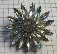 Брошь из стекла Ромашка, белые камни, шт . Броши