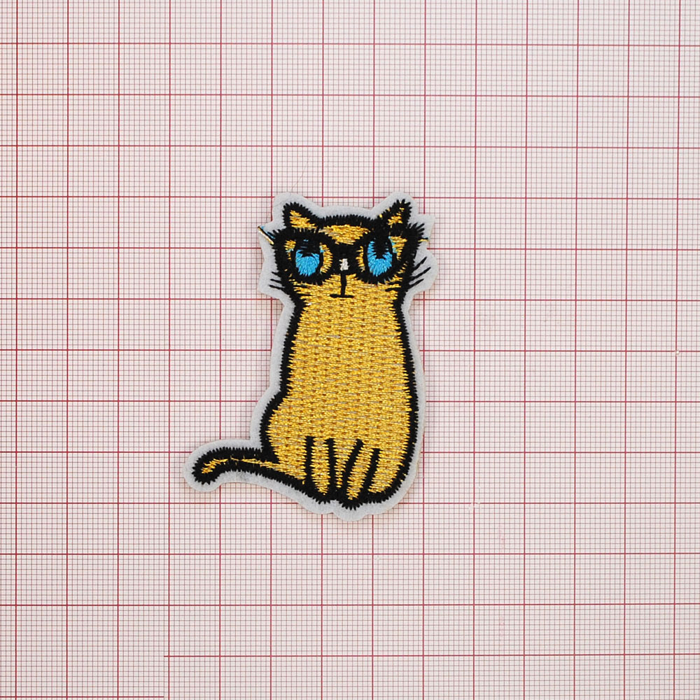 Аппликация клеевая вышитая Кот в очках 4,5*6,5см черный, белый, голубой, желтый, шт. Аппликации клеевые Вышивка
