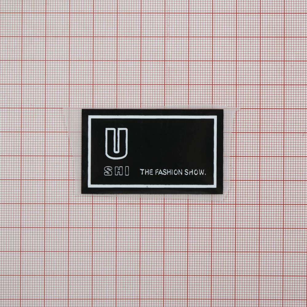Термоаппликация резиновая U shi 59*34мм черная прямоугольная, белый лого, шт. Термоаппликации Резиновые Клеенка