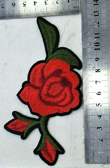 Аппликация клеевая вышитая Роза Айс фо Ю 13*7см рапустившийся цветок, два бутона, шт. Аппликации клеевые Вышивка
