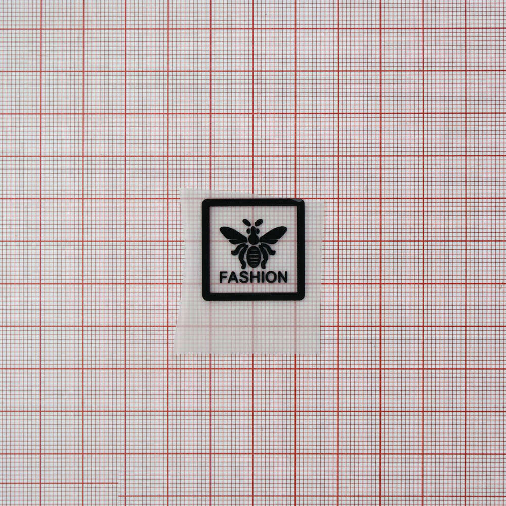 Термоаппликация резиновая прозрачная Пчела Fashion 24*24мм квадратная, черный рисунок, шт. Термоаппликации Резиновые Клеенка