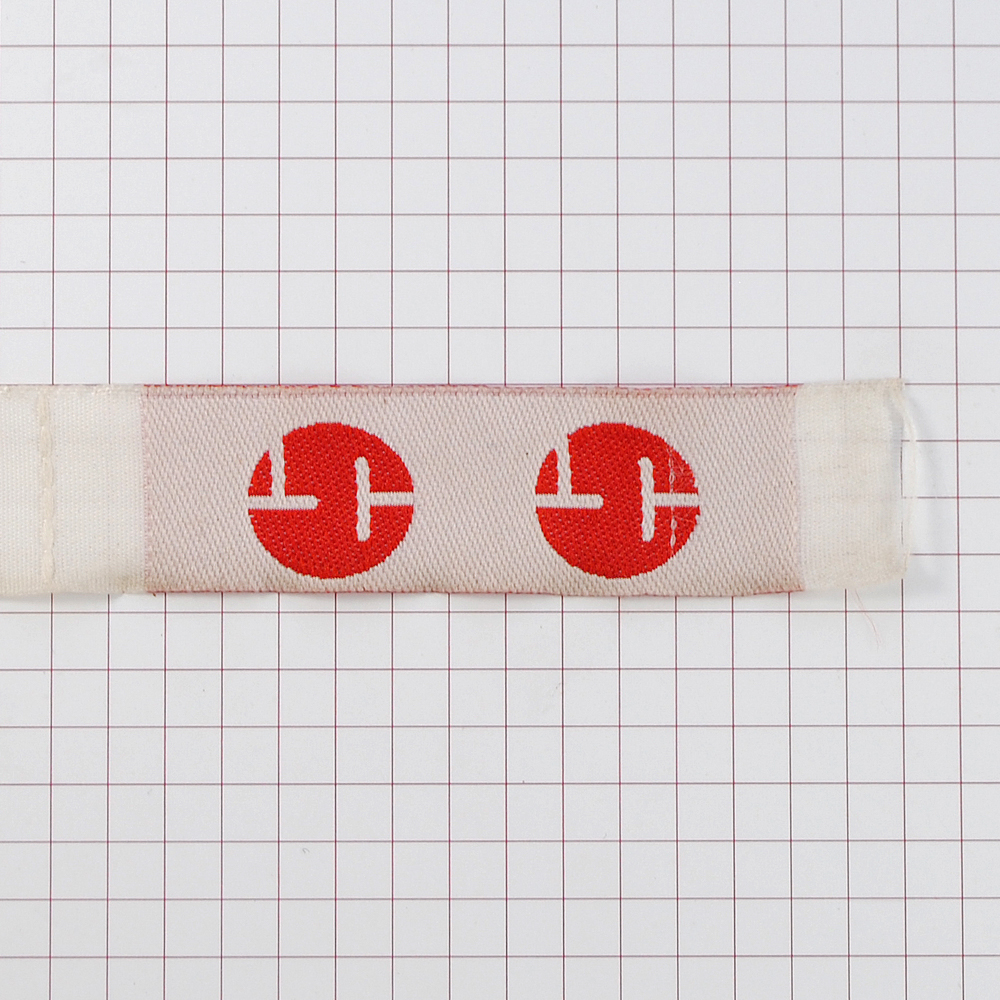 Этикетка тканевая вышитая НТ красная 2см 100м. Вышивка / этикетка тканевая