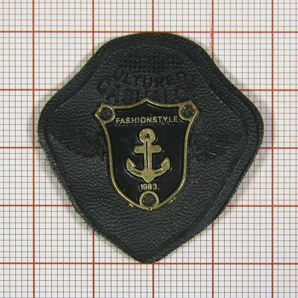 Лейба кожзам A11576 Якорь 37*40мм черная, черный лого, черный с золотом. Лейба Кожзам