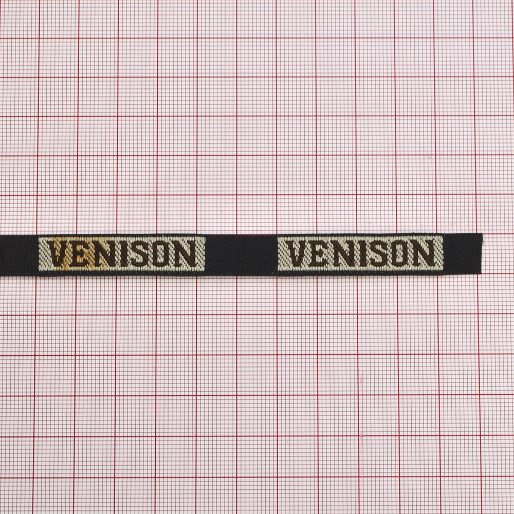 Этикетка тканевая вышитая Venison. Вышивка / этикетка тканевая