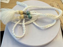 Шнурок белый с бусинами, вязаный, плоский, шт. Шнур