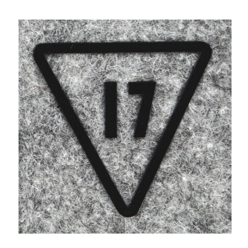 Термоаппликация резиновая прозрачная 17 30*30мм треугольная, черный рисунок, шт. Термоаппликации Резиновые Клеенка
