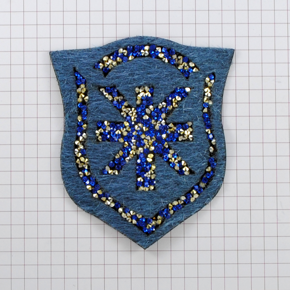 Аппликация клеевая войлок Герб-снежинка 7*8,3см серый, темно-синие камни, шт. Аппликации клеевые Тканевые