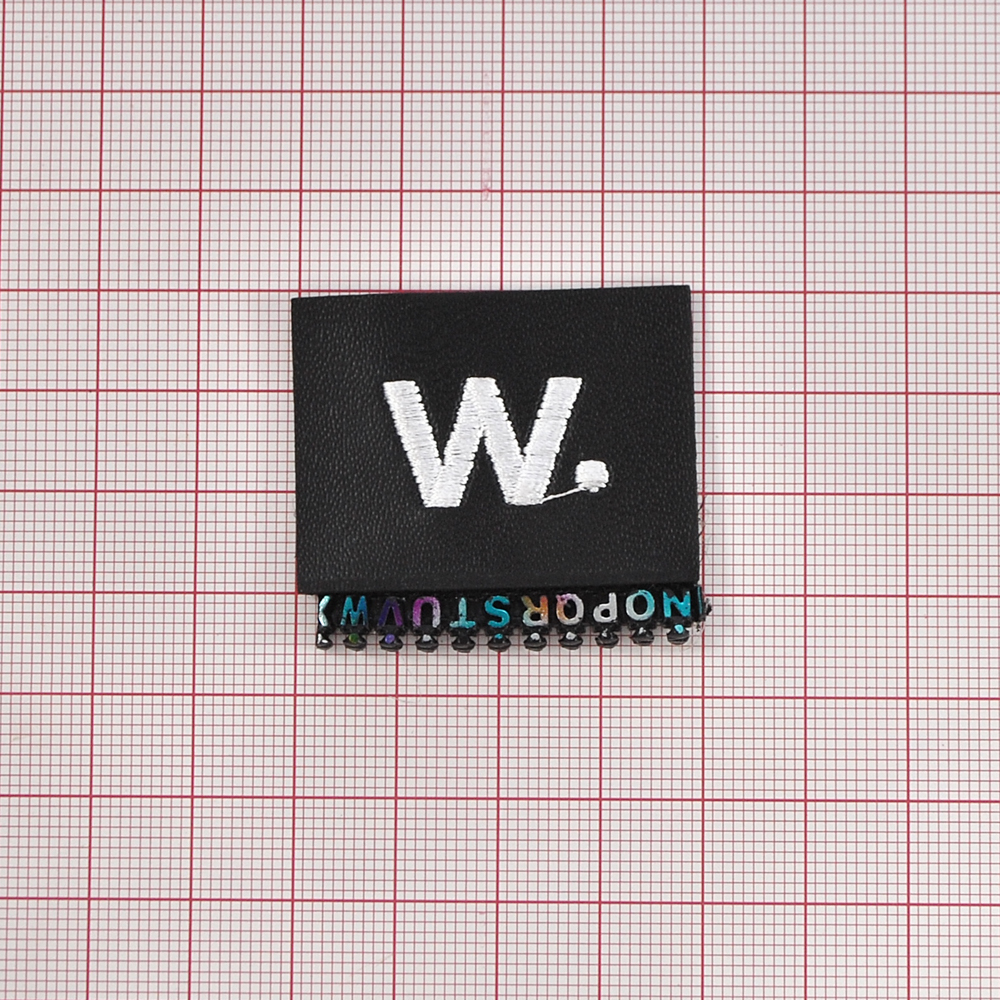 Лейба кожзам и пластик "W.",  3*4см, черный, белый, фиолетовый, серый, шт. Лейба Кожзам