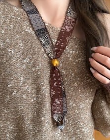 Ожерелье тканевое шифон с бусинами, 68см, бордовый, белый, шт. Украшения