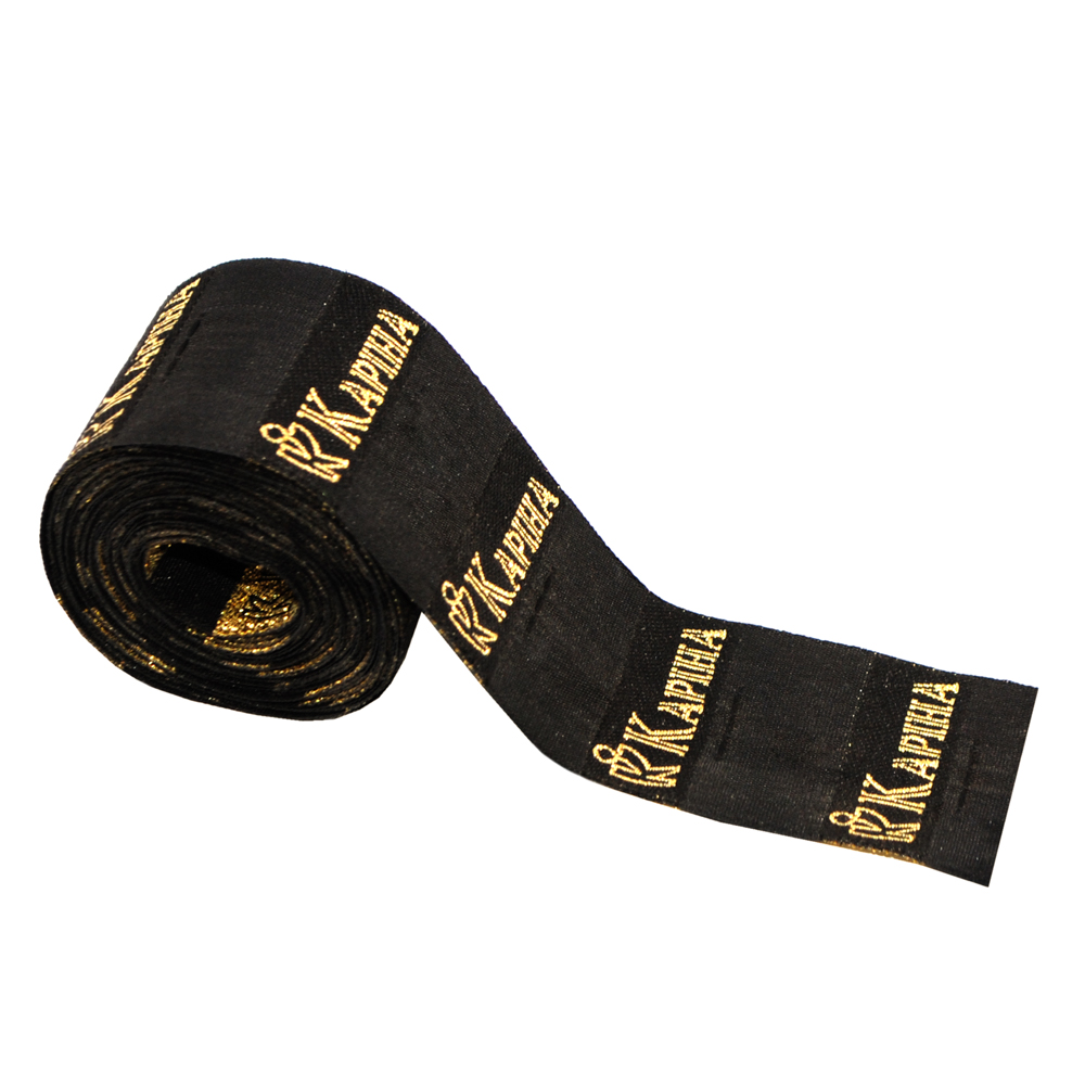 Этикетка тканевая вышитая Карина №4 /флажок черный с золотом. Вышивка / этикетка тканевая