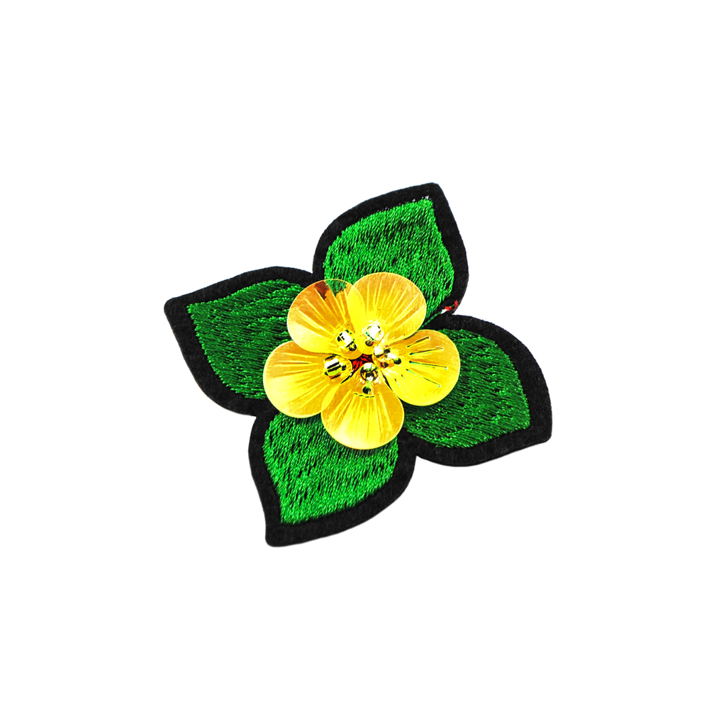 Аппликация клеевая вышитая Зеленый цветок с пайетками, 4,5*5см, зеленый, золотые пайетки. Аппликации клеевые Вышивка