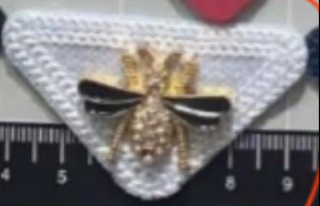 Лейба Треугольник Пчела, белый, золото, белые камни, шт. Лейба Ткань