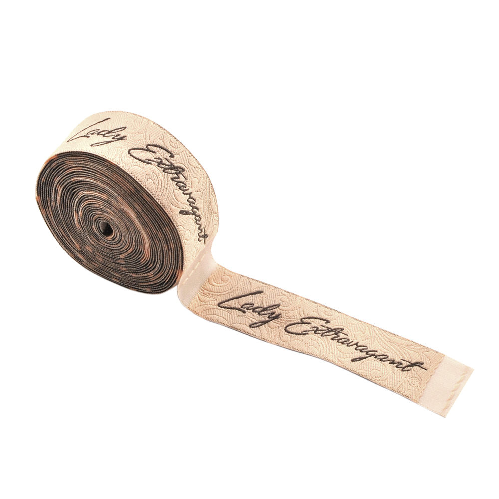 Этикетка тканевая вышитая Lady Extravagant 2см, пудреный и коричневый лого. Вышивка / этикетка тканевая