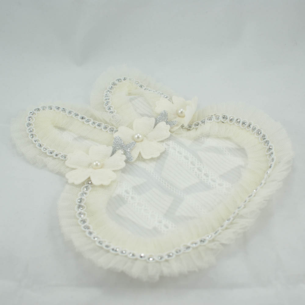 Аппликация кружевная пришивная Зайка 17*14см, кремовая, цветочки, жемчуг, кружево. Аппликации Пришивные Кружевные Вязаные