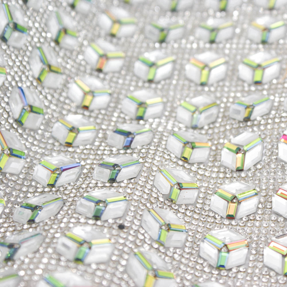 Стразы полотно клеевое белые камни, ромбы, прямоугольные 3*7мм белый хамелеон 40*24см, 1лист. Полотна из страз