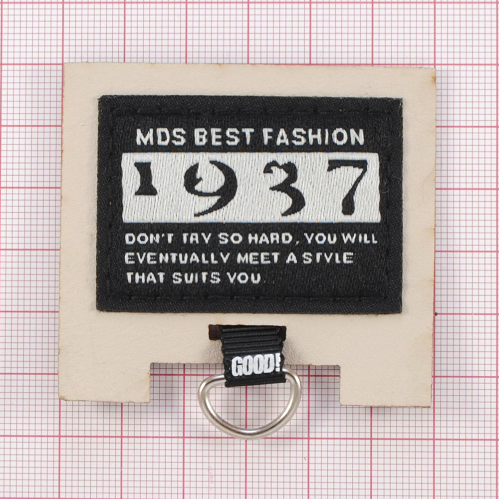 Лейба К/З беж., бел., черн., 1937 best fashion, подвес.метал., 5,5*6см., шт.. Лейба Кожзам