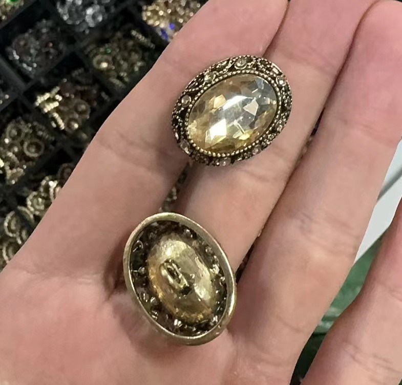Пуговица метал. Овал 25мм, камень light gold topaz, Antique Gold, шт. Пуговица Металл