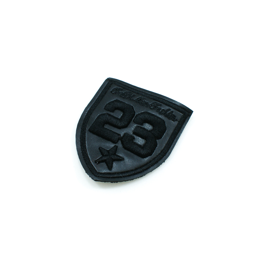 Нашивка кожзам 23 6*6.5см черный, золотой, шт. Нашивка Кожзам