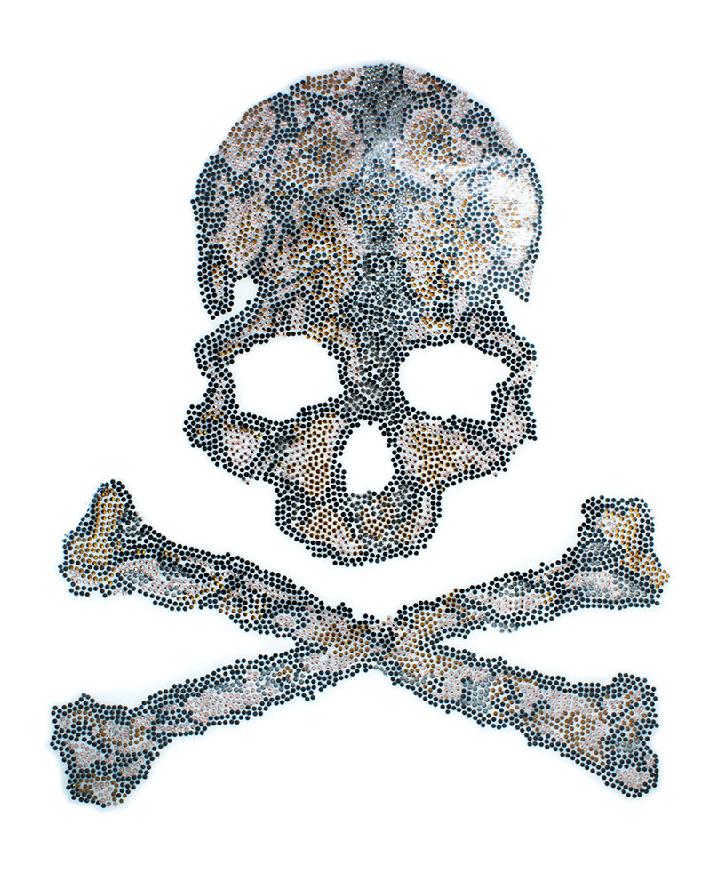 Термоаппликация из страз Череп с костями 26,5*32см, цветные камни, шт. Термоаппликации Рисунки из страз