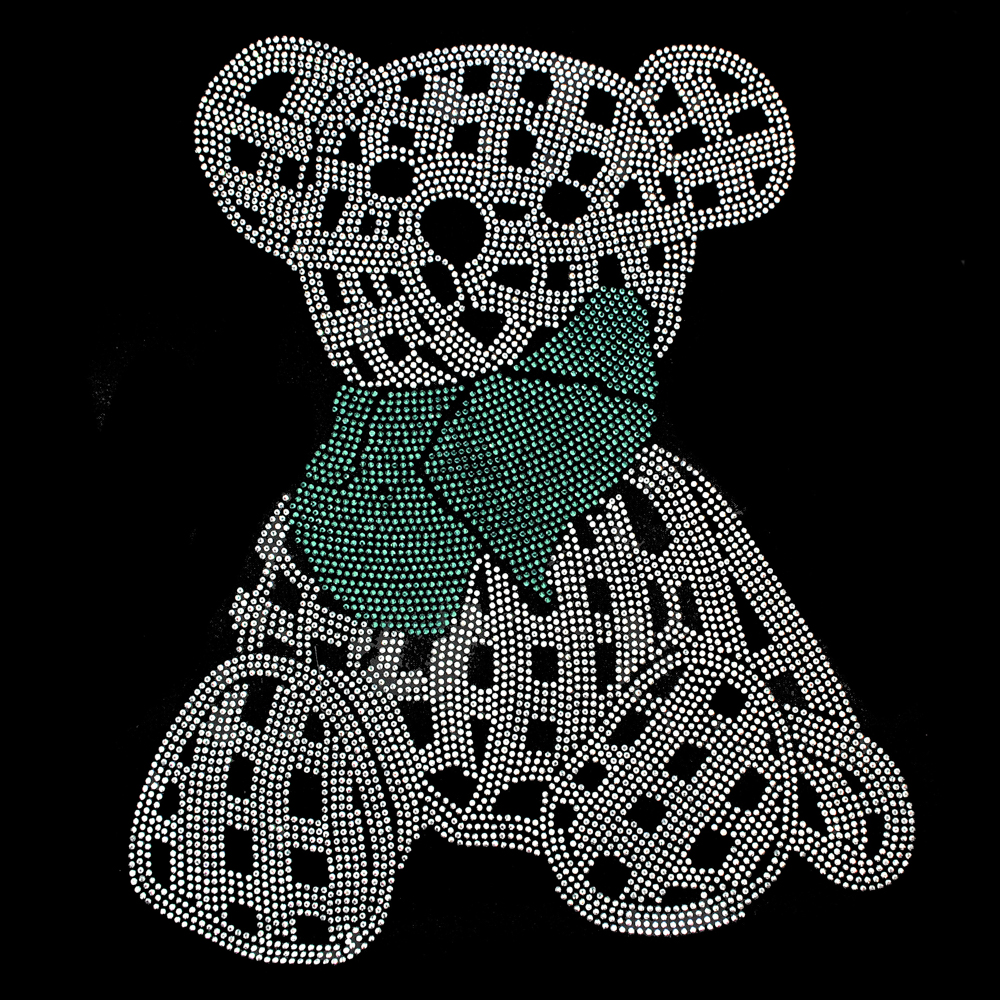 Аппликация из страз Мишка в шарфе, 26,7*32,2см, SS6 зер. никель и зеленый 62900, 64814 (бант), шт. Аппликация клеевая