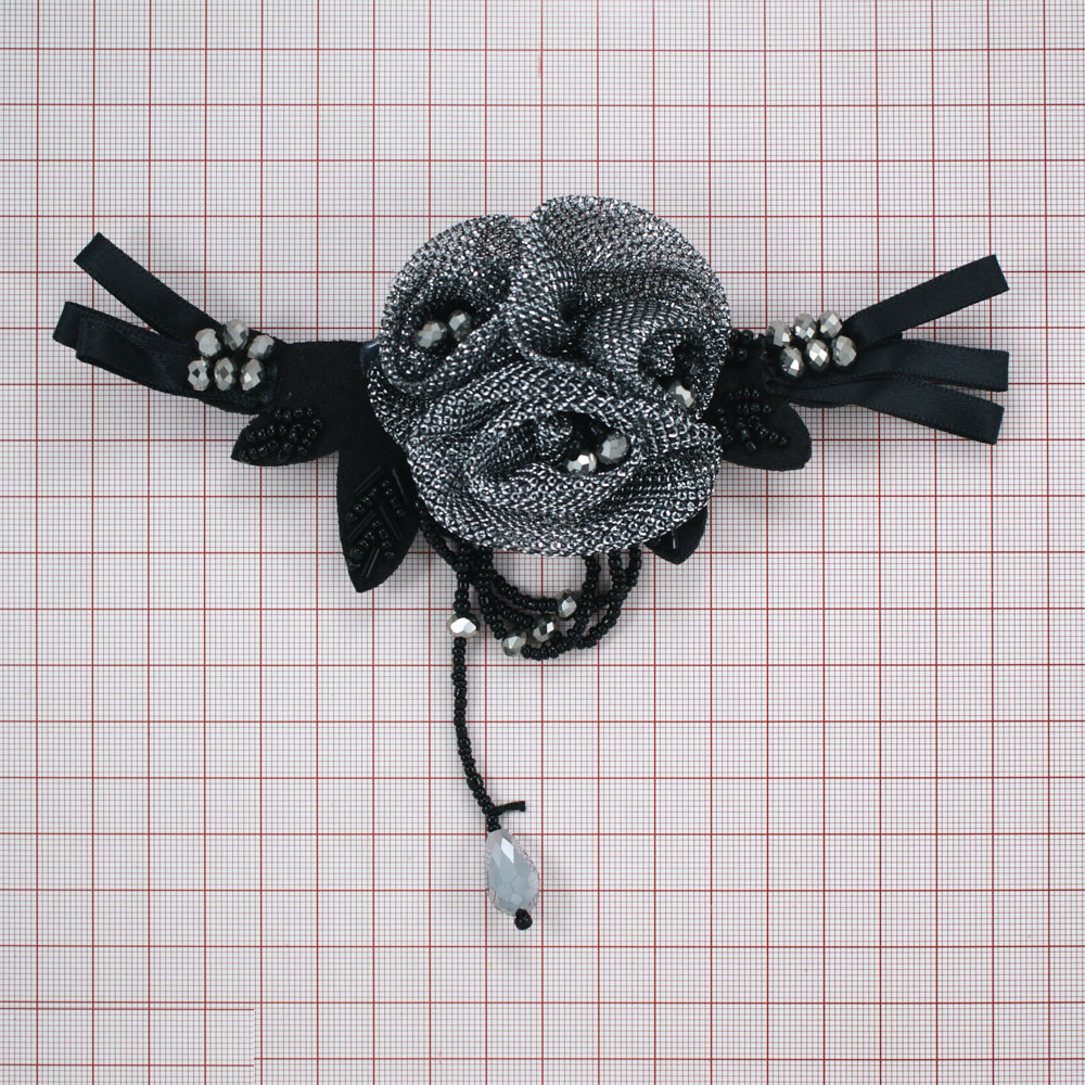 Аппликация декор №165-1 черный флиз, черный бисер, зеркальные бусины, 3 розы сетка тканевая металл. Аппликация Декор