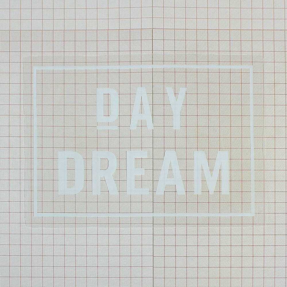 Аппликация клеенка пришивная Day Dream 22*16см белый лого, белая рамка, черный фон, шт. Аппликации Пришивные Резина, Силикон