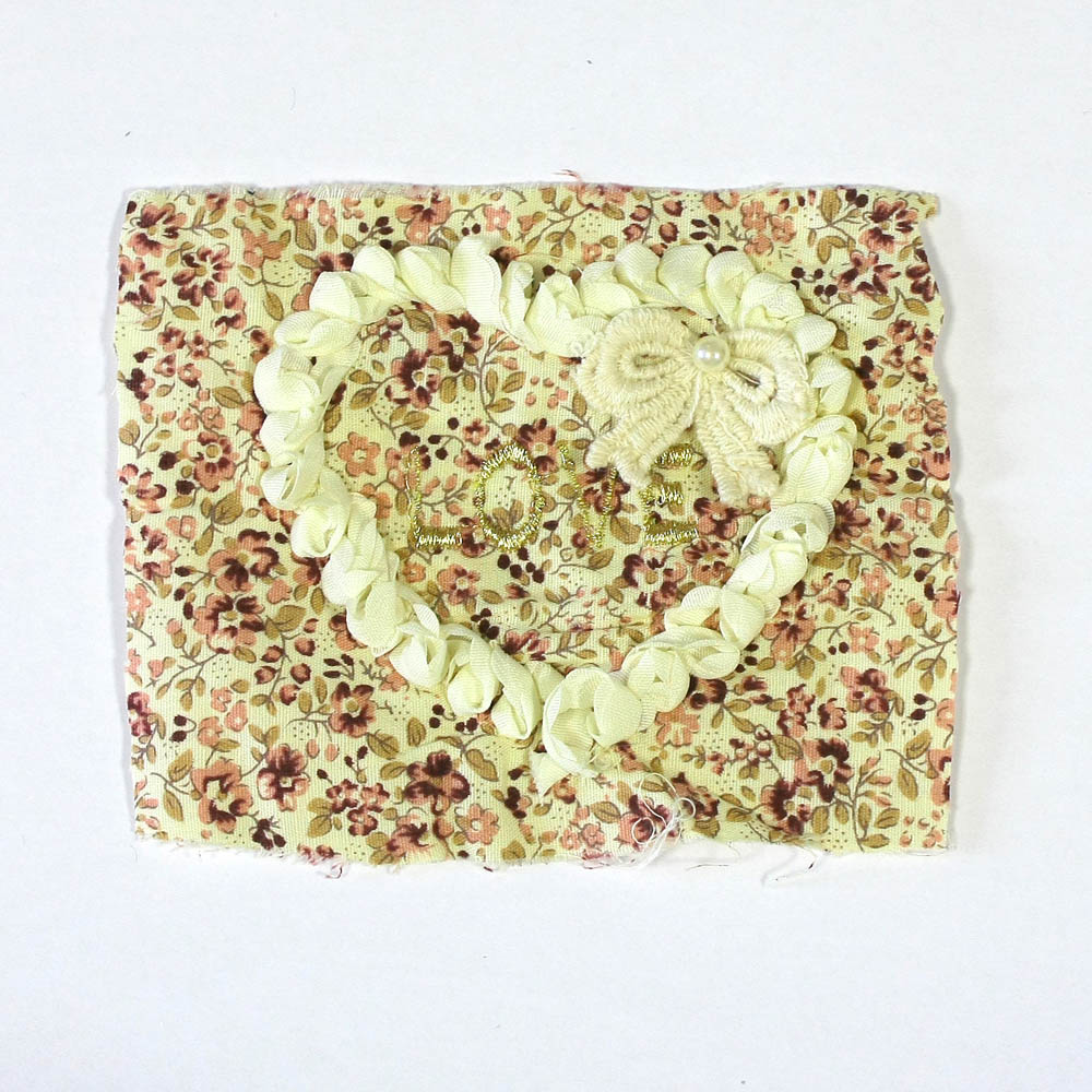 Аппликация вязаная пришивная Сердце LOVE 7,5см бело-сиреневая, золотой люрекс, белый жемчуг, шт. Аппликации Пришивные Кружевные Вязаные