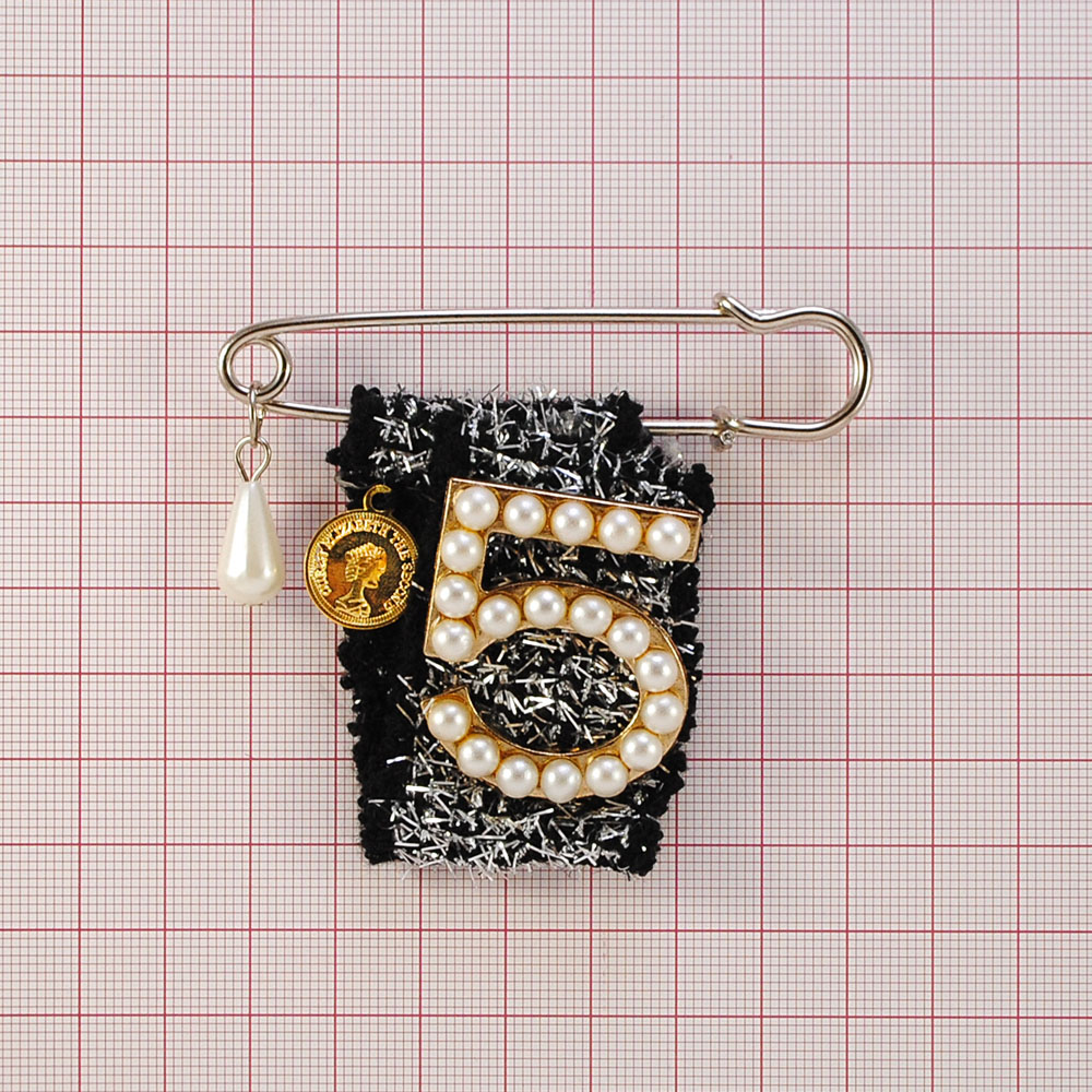 Булавка № 69 5-ка 75*65мм черный, белый жемчуг, капля, люрекс серебро, шт. Булавки