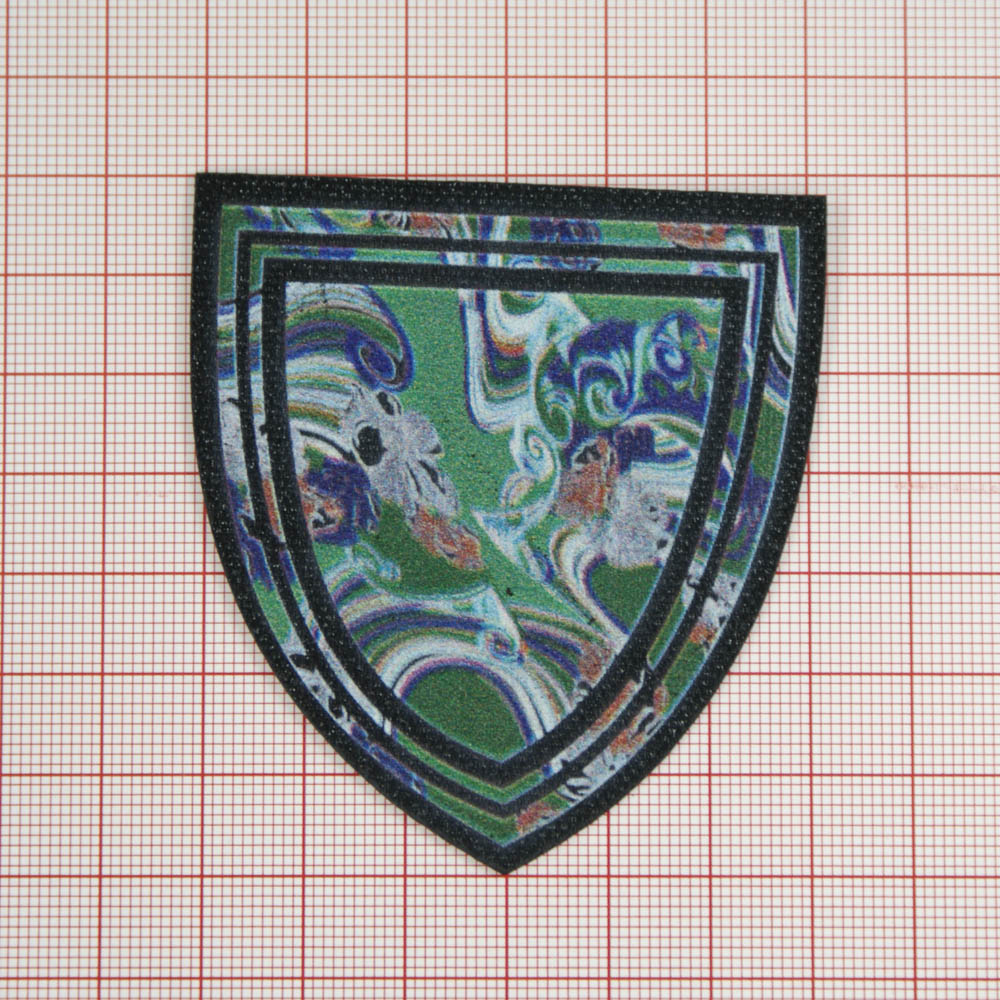 Лейба клеенка блестящая Пикассо битва титанов герб 6*6,5см, черная основа, зеленый синий белый рисунок, шт. Лейба Клеенка