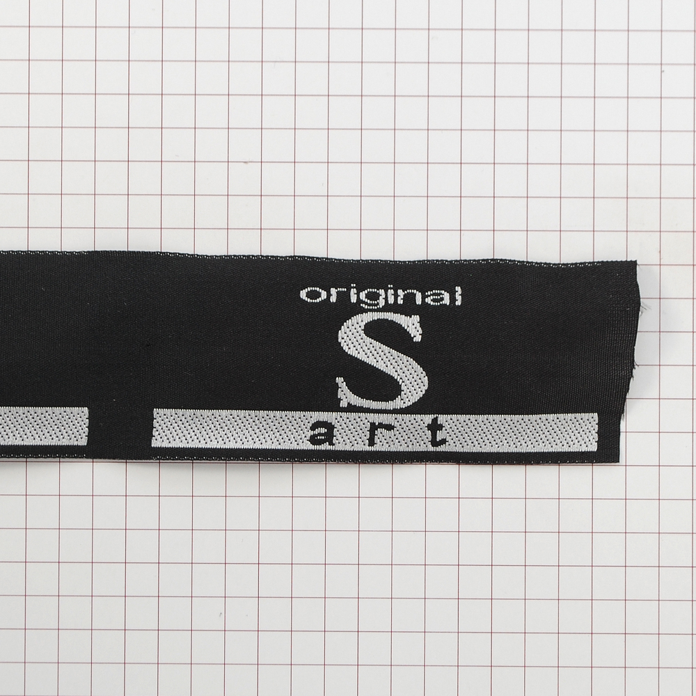 Этикетка тканевая вышитая S art №1, 8,2*2,9см. Вышивка / этикетка тканевая