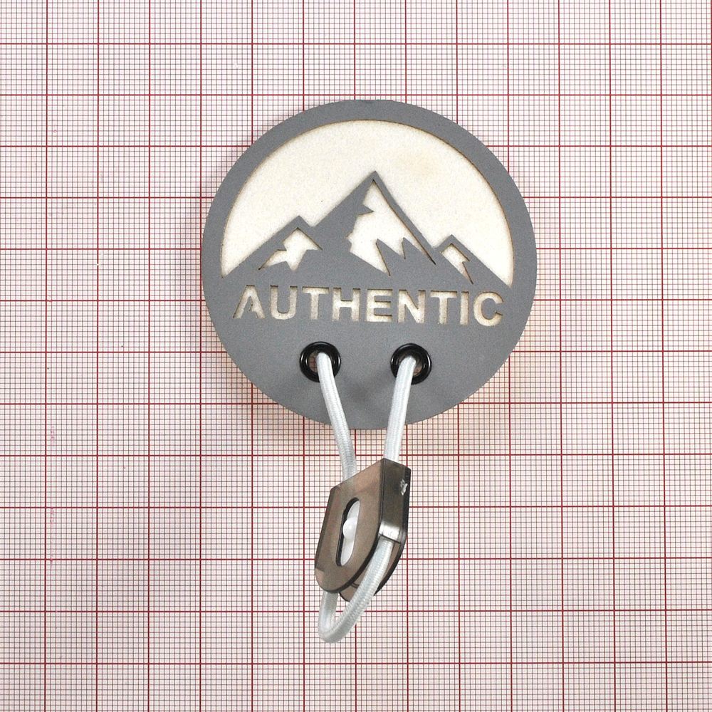 Лейба кожзам светоотражающая Authentic 6,5*6,5см серый, белый, шнурок серый шт. Лейба Кожзам