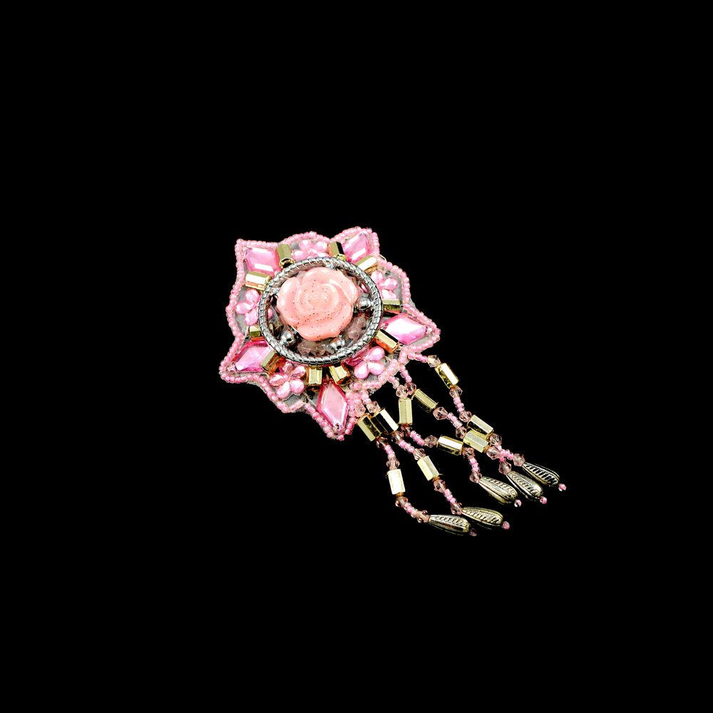 Шеврон R-392; клеевой, звезда - розовые камни, цветы, роза, подвески. Шеврон
