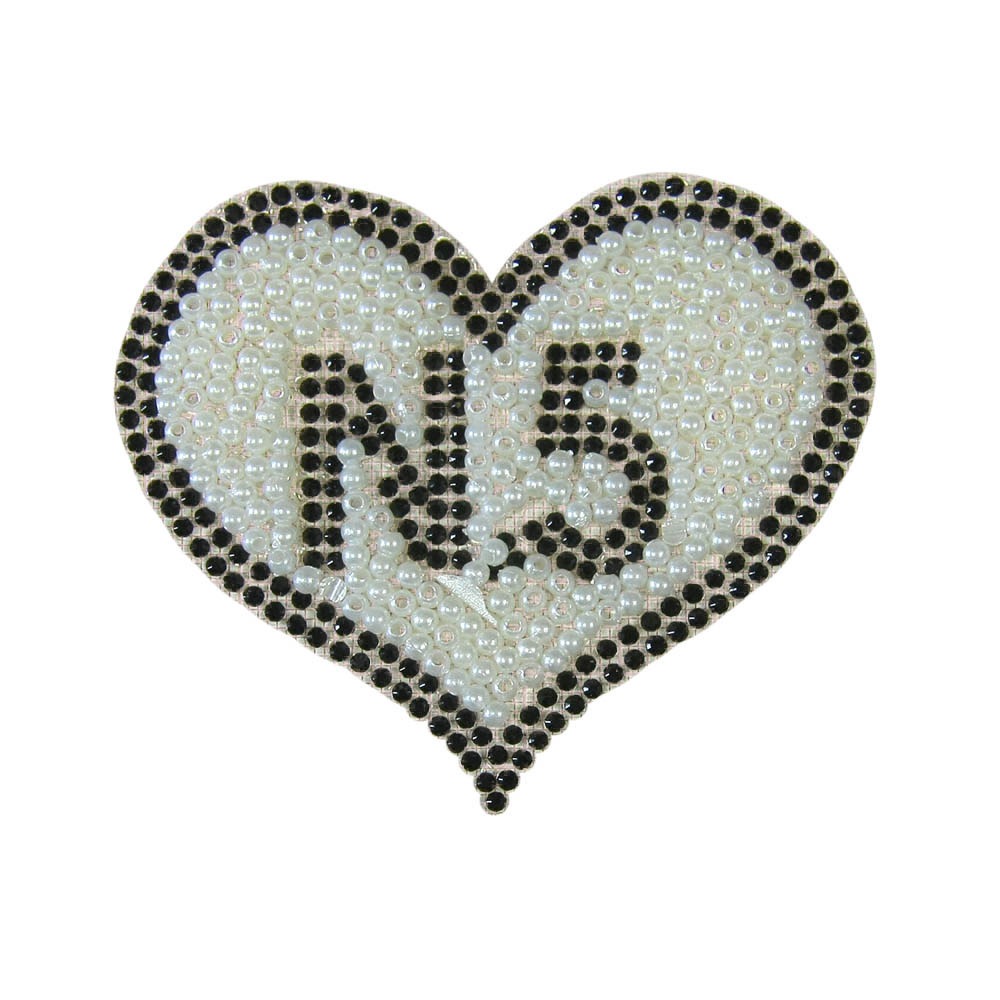 Аппликация клеевая стразы Сердце №5 8*7см белый жемчуг, черные камни, шт. Аппликации клеевые Стразы комб.