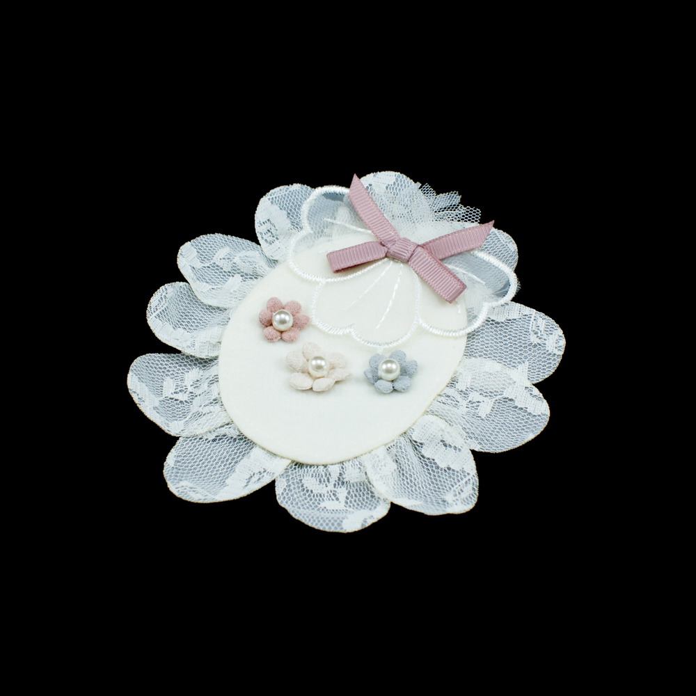 Аппликация кружевная пришивная Кокошник с цветами и бантом 12*14см крем, розовый бант, серый, белый и розовый цветы, шт. Аппликации Пришивные Кружевные Вязаные