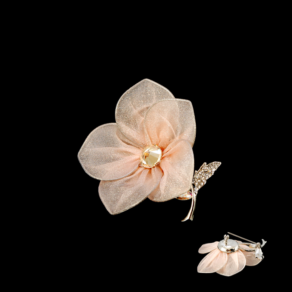 Брошь Цветок, никель, светло-розовые и белые камни, шт. Броши
