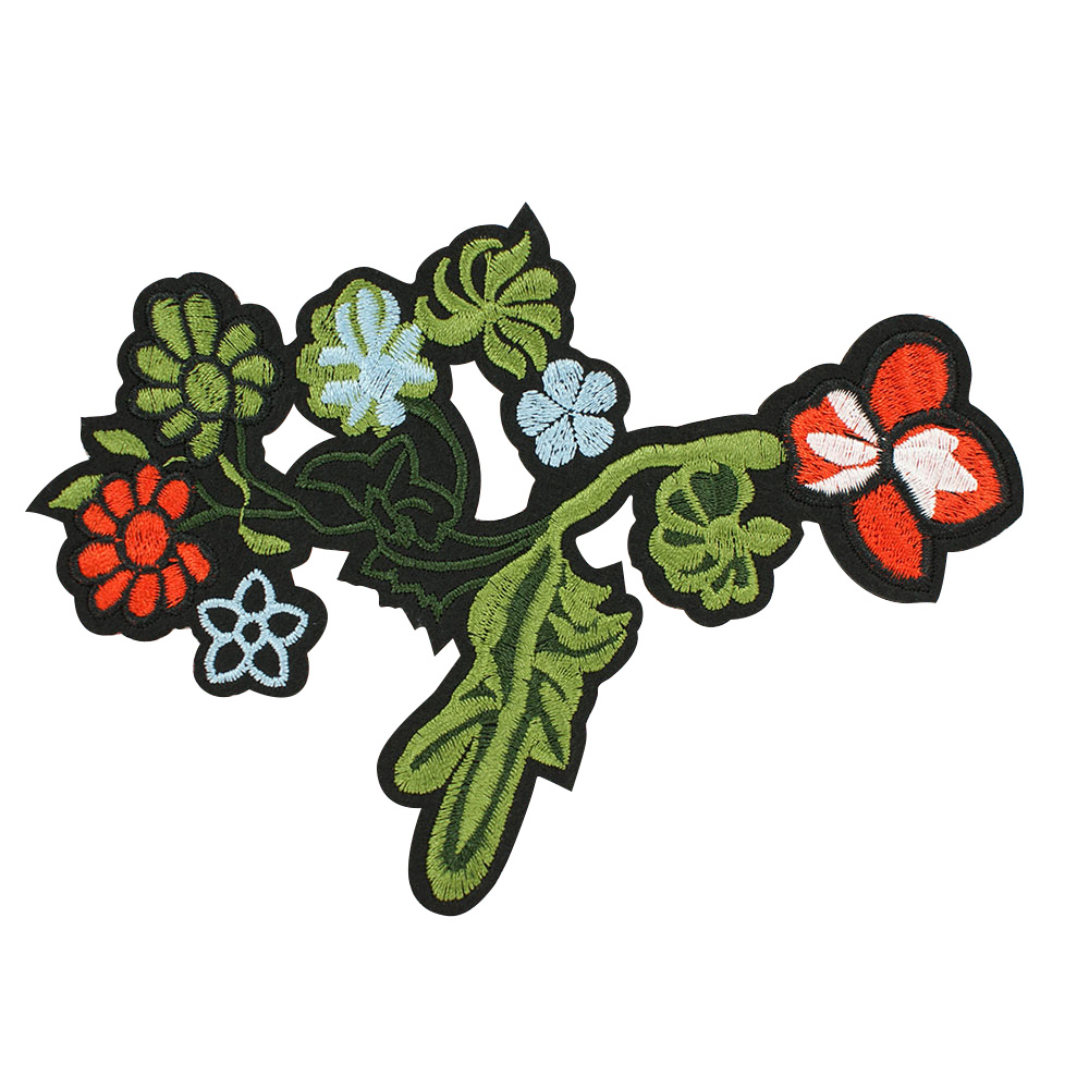 Аппликация клеевая вышитая Полевые цветы 16*12см черный, белый, красный, голубой, зеленый. Аппликации клеевые Вышивка