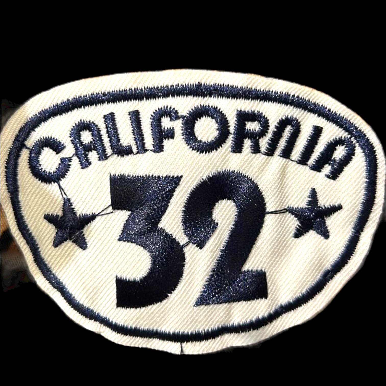 Шеврон пришивной California 32, 7,5*6,5см, белый, черный, шт. Нашивка Ткань