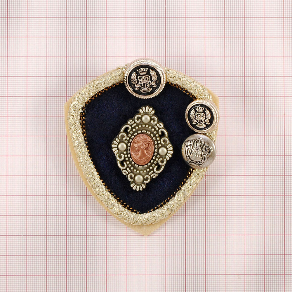 Брошь № 53 Пуговица и портрет, темно-синяя, золотой ободок, шт. Броши