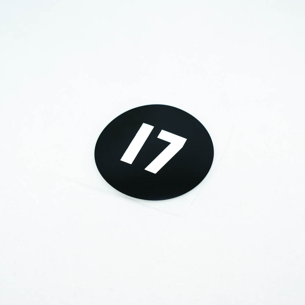 Термоаппликация резиновая 17 50мм круглая черная, белый лого, шт. Термоаппликации Резиновые Клеенка