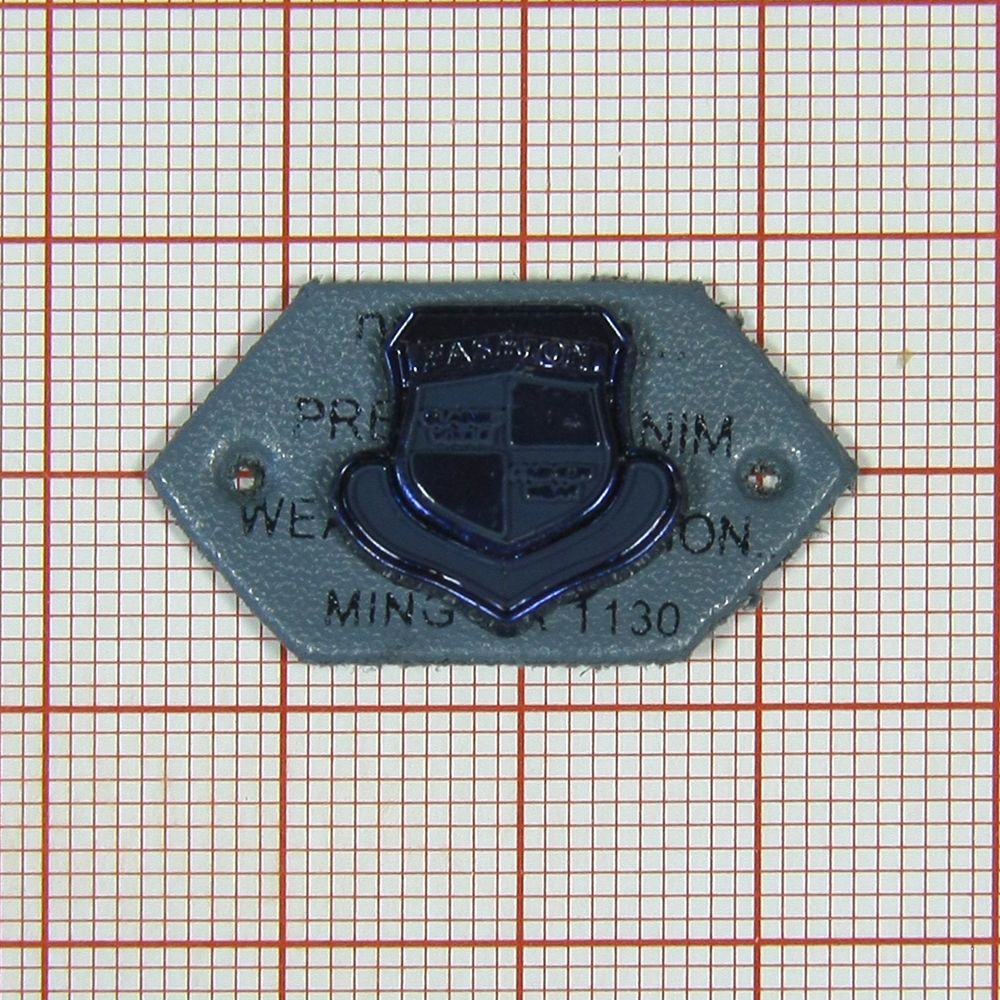 Лейба кожзам Fashion Герб-пика 30*16мм серая, темно-синий. Лейба Кожзам