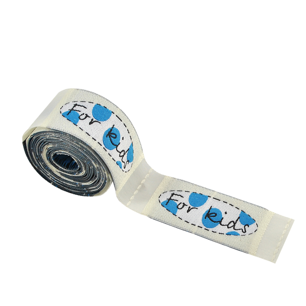 Этикетка тканевая вышитая For kids 2,3см, светло-бежевый, синие горохи. Вышивка / этикетка тканевая