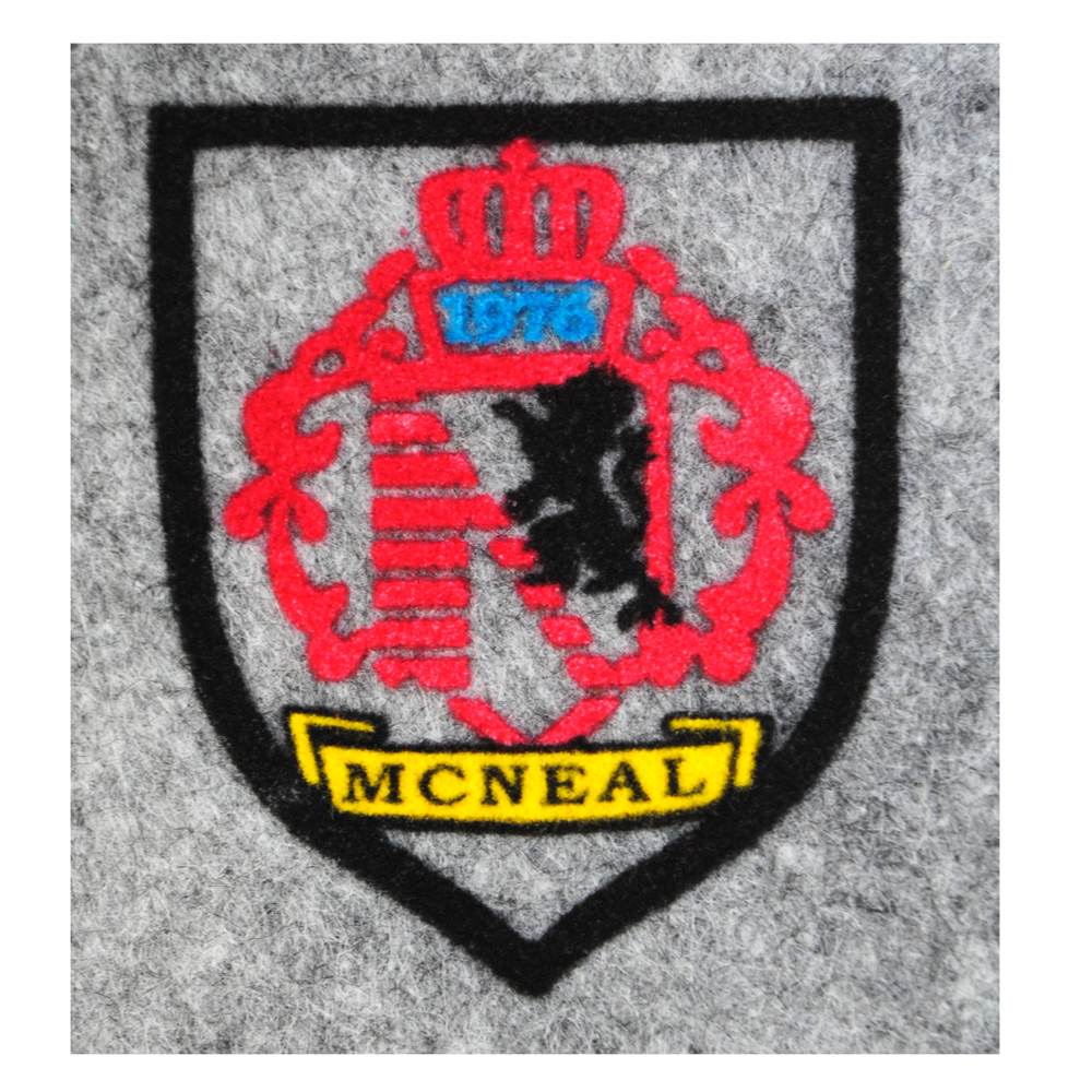 Термоаппликация флок MCNEAL, 67*60мм, черная рамка, красный, желтая лента, шт. Термопереводки Флок