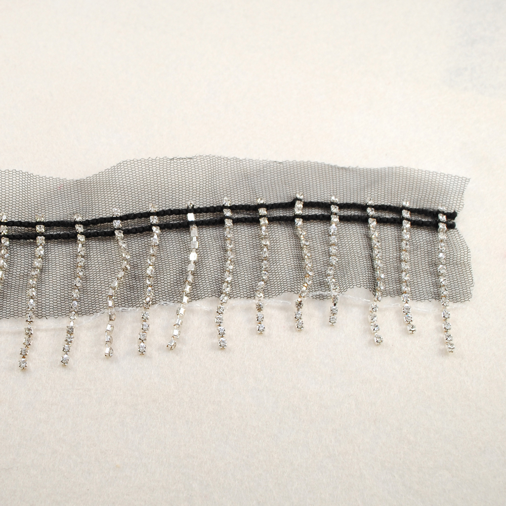 Бахрома из страз на сетке, черная основа, никель, бел.камни, 5см, ярд. Тесьма из страз
