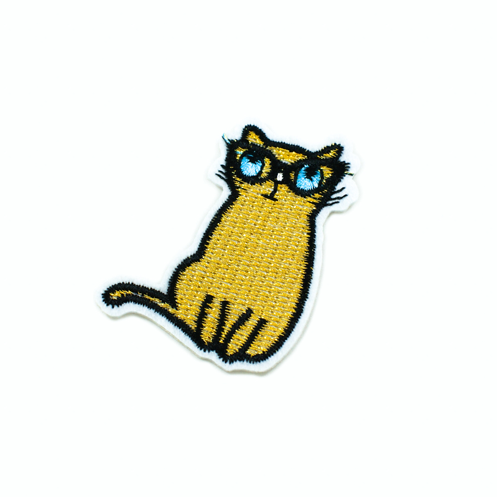 Аппликация клеевая вышитая Кот в очках 4,5*6,5см черный, белый, голубой, желтый, шт. Аппликации клеевые Вышивка
