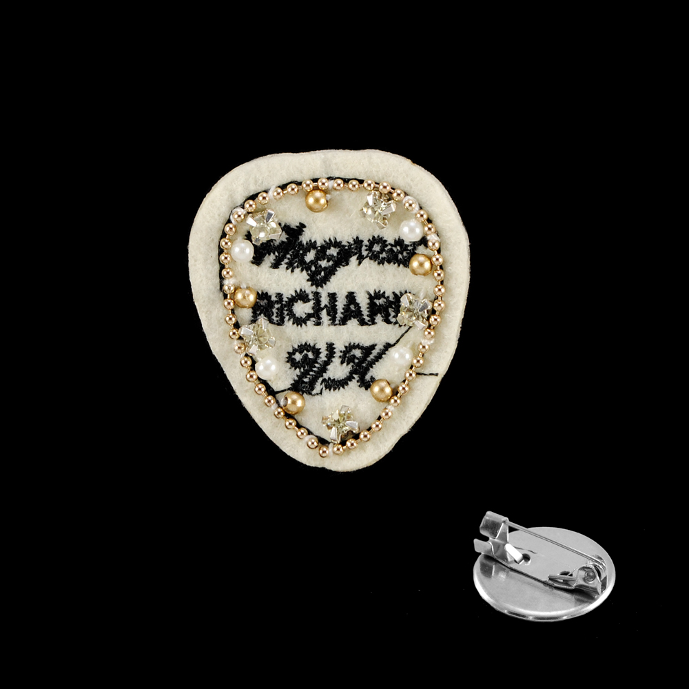 Брошь RICHARD белые и камни, треугольник, шт.. Броши