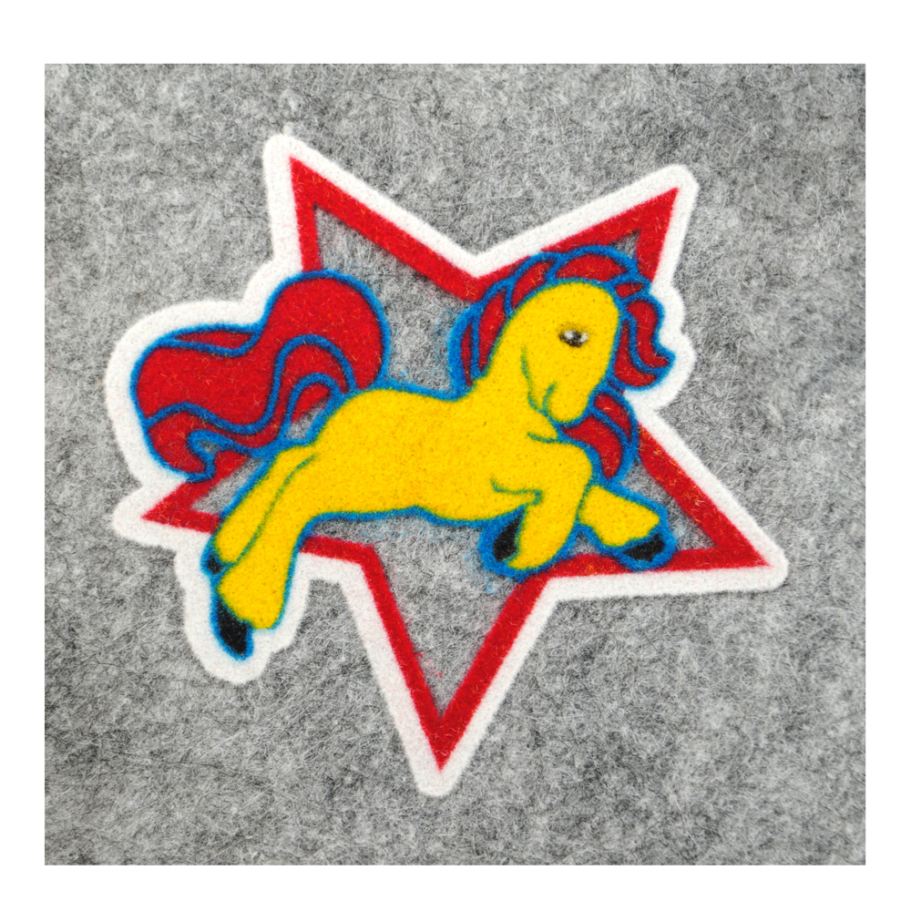 Термоаппликация флок Пони, Звезда, 85*90мм, красная звезда, желтый пони, шт. Термопереводки Флок