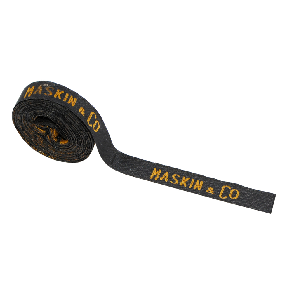 Этикетка тканевая вышитая Maskin & Go №2. Вышивка / этикетка тканевая